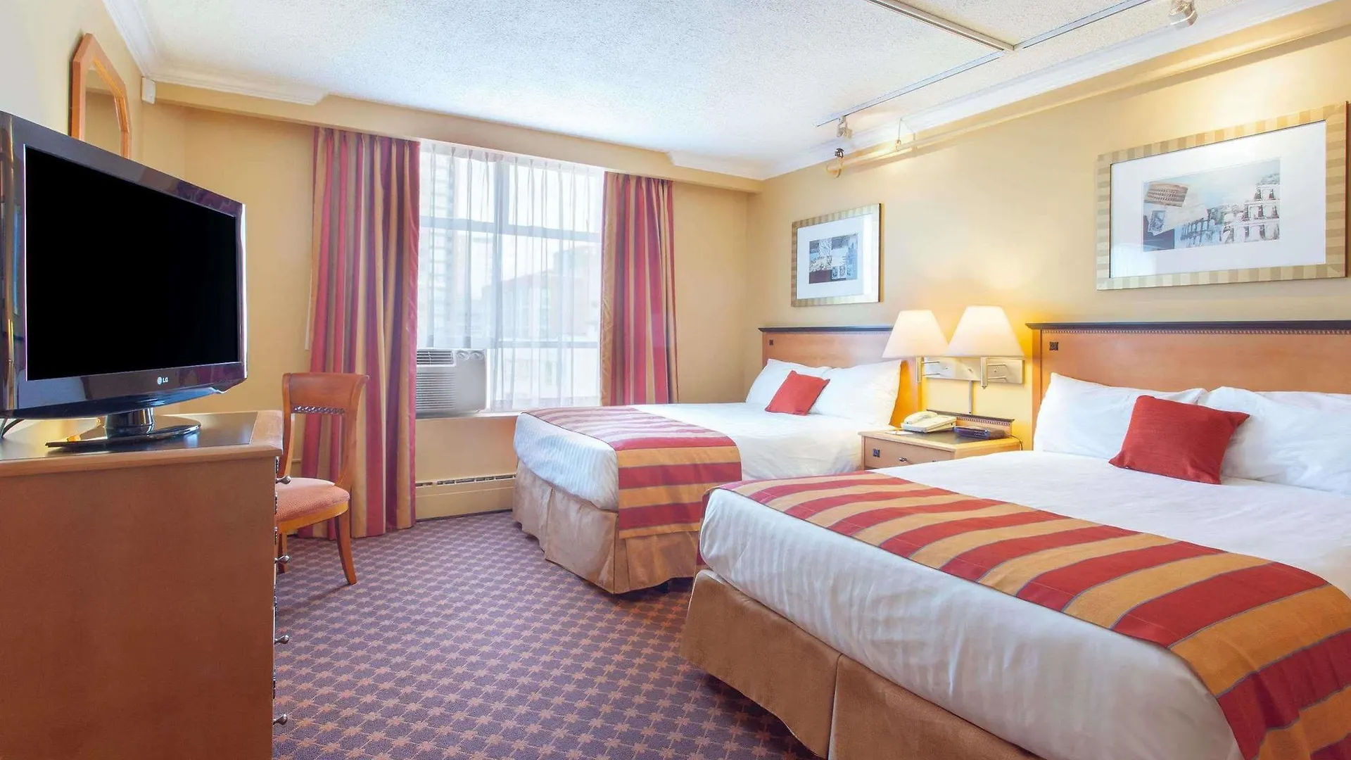 Hotel Howard Johnson By Wyndham Vancouver Downtown
